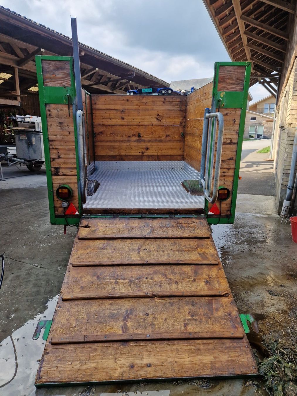 Rimorchi: Viehtransporter – Usato da Deisswil Mbuchsee venduto da Trixi90 5