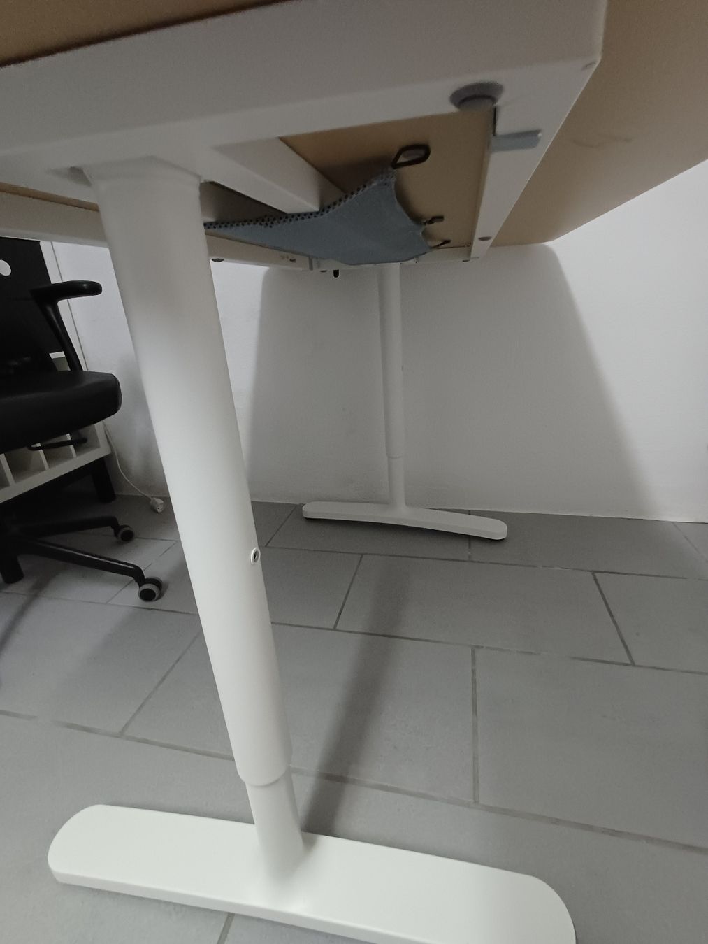 Ikea Scrivanie: IKEA Bekant desk, white base – Usato da Brugg AG venduto da Chaes-chueechli 5