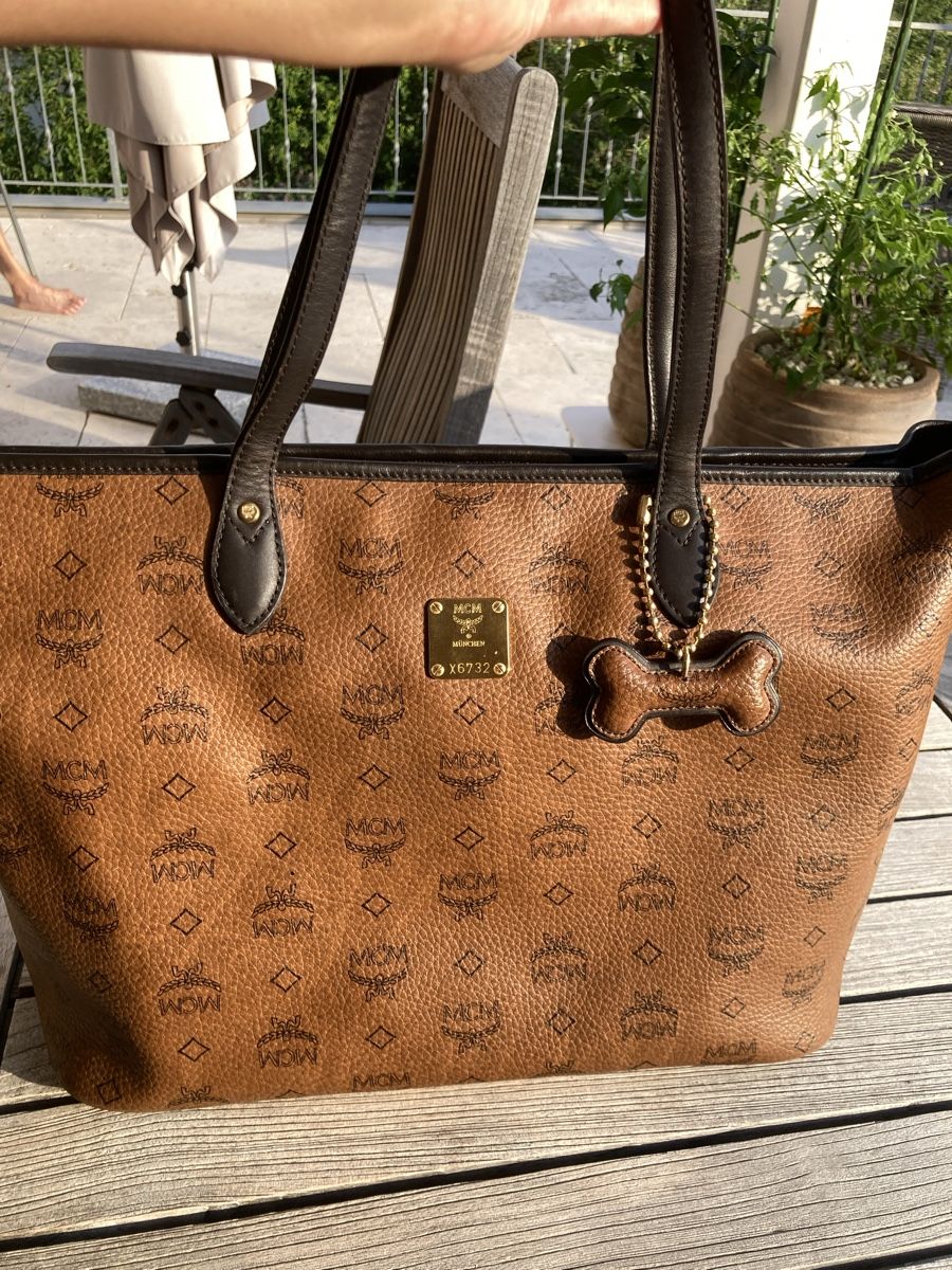 Mcm Taschen für Damen: MCM Tasche Braun mit Dogbone Anhänger – Gebraucht aus Niederdorf von Anderlemon