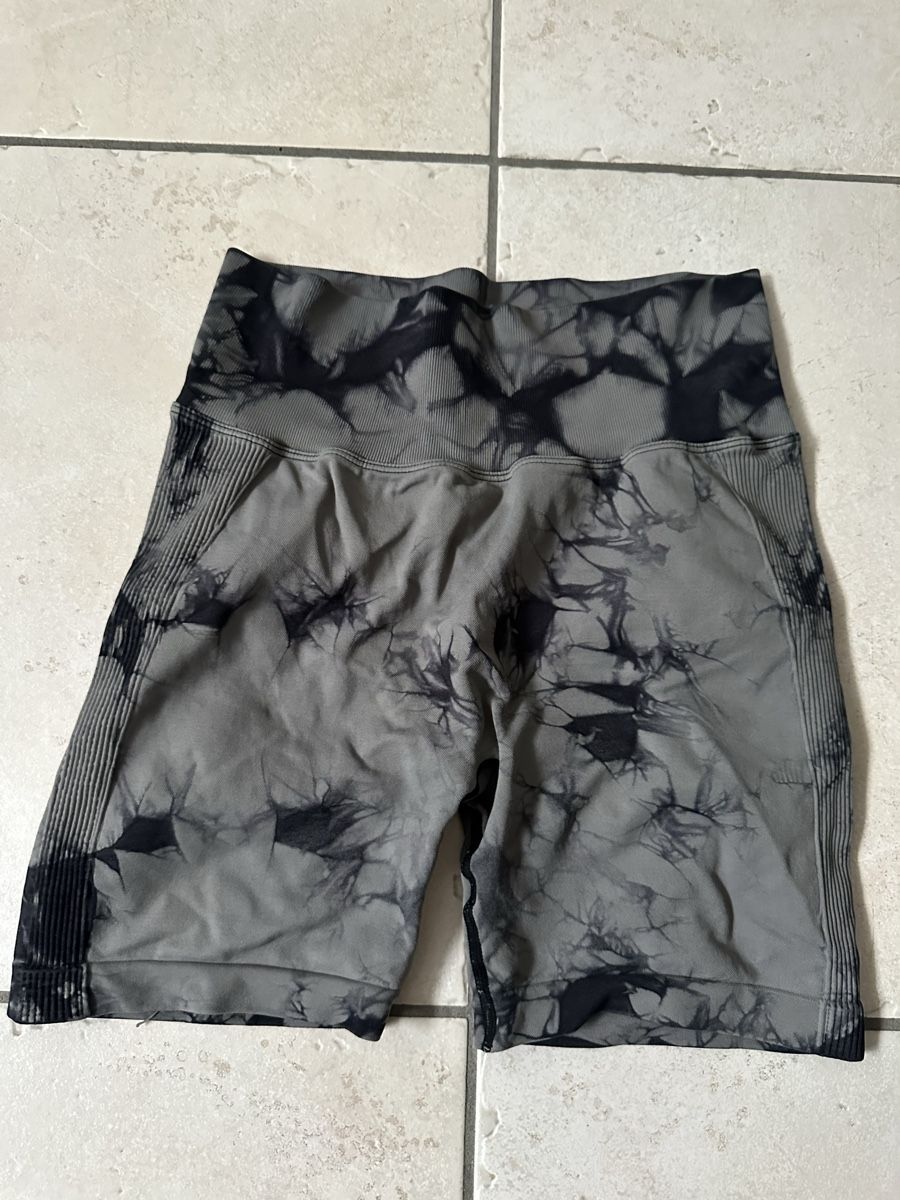 Leggings: Buttscrunch Shorts – Usato da Ipsach venduto da ale_v82h