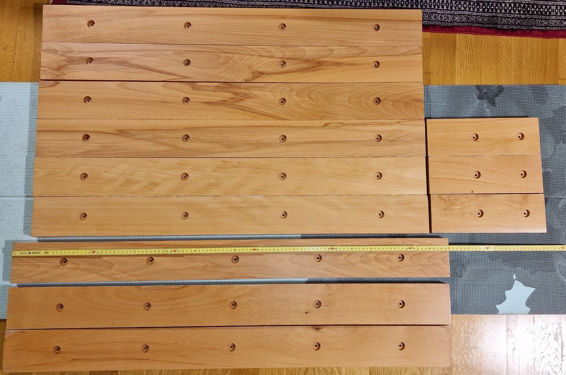 Articoli in legno: 12 Hartholz Paneelen vorgebohrt – Usato da Pfungen venduto da Fastback66