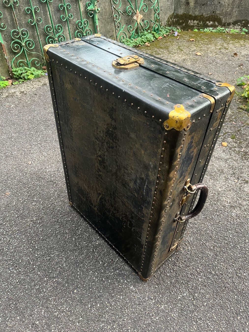 Valigie: Schrankkoffer Antik – Usato da Bottmingen venduto da Puffsack