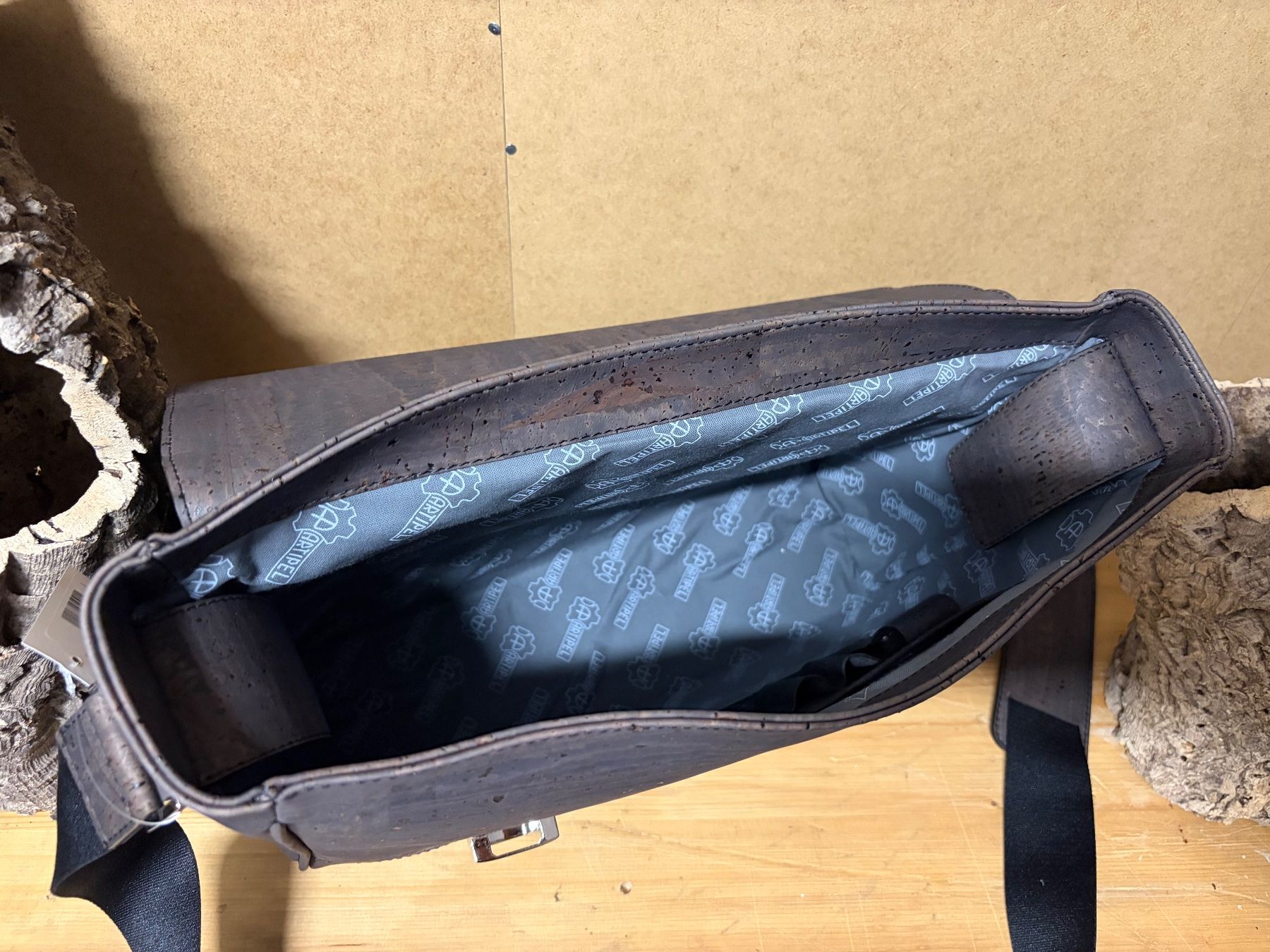 Valigie & Borse: Artipel Business-Tasche aus Kork – Nuovo e nell'imballaggio originale da Basel venduto da Sirina4010 1