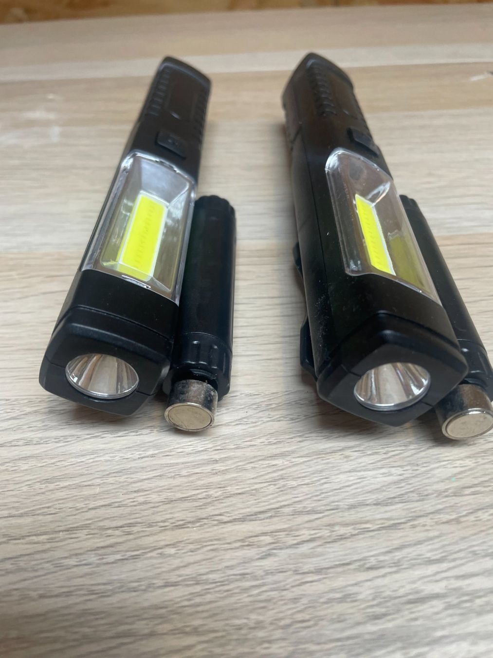 Lampade: 2x LED Arbeitslicht mit Magnet Teleskop – Nuovo e nell'imballaggio originale da Emmenbrücke venduto da Gzl-94 1