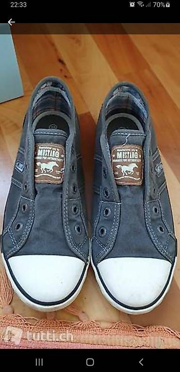 Schuhe für Jungen: Mustang Schuhe Sneakers Gr. 35  – Gebraucht aus Gamprin von man_j9fr