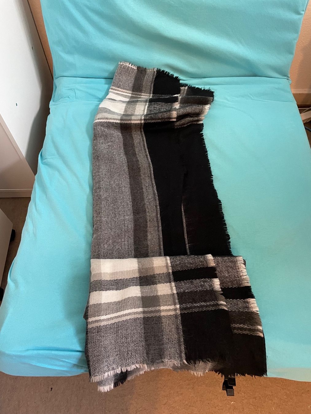 Zara Foulard & Sciarpe: Schal Zara – Usato da Basel venduto da Robyn20 4