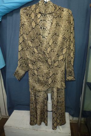 ZARA WOMAN HOSE UND BLUSE GR XL LEO NEUWERTIG WEITES BEIN