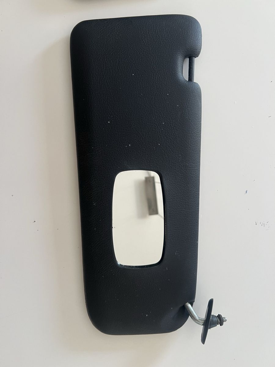 BMW Tutti pezzi di ricambio auto: BMW E30 Pare-soleil noir – Usato da Poliez-Pittet venduto da Spounce 2