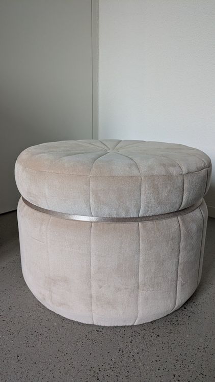 Runder, eleganter Polsterhocker ohne Stauraum, beige 1
