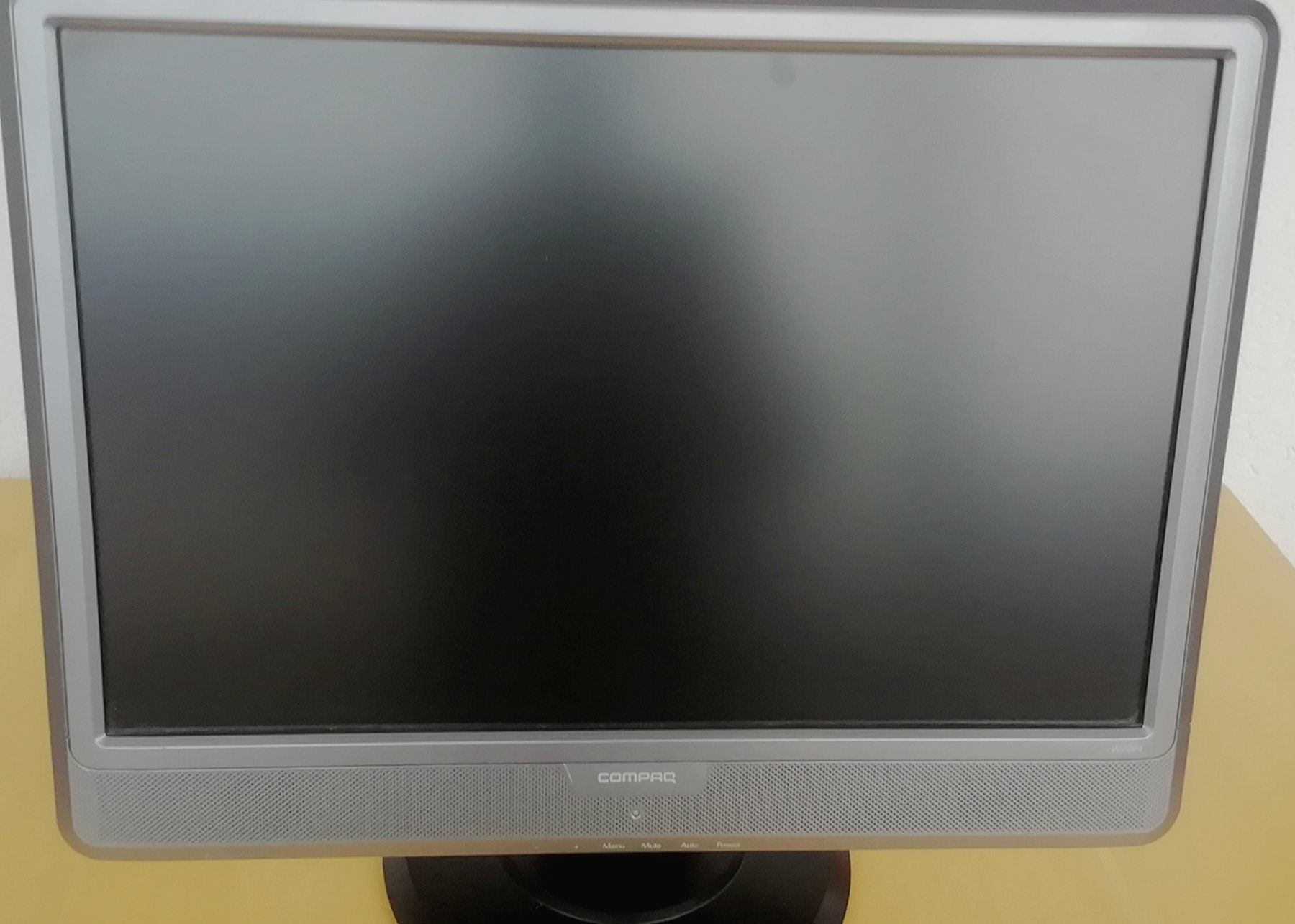 Compaq Ecrans: Monitor Compaq 22" mit VGA Anschluss – D'occasion à Unterseen par Stedtli 3