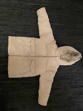 WINTERJACKE MIT KAPUZE UND ABNEHMBARE GRÖSSE 140