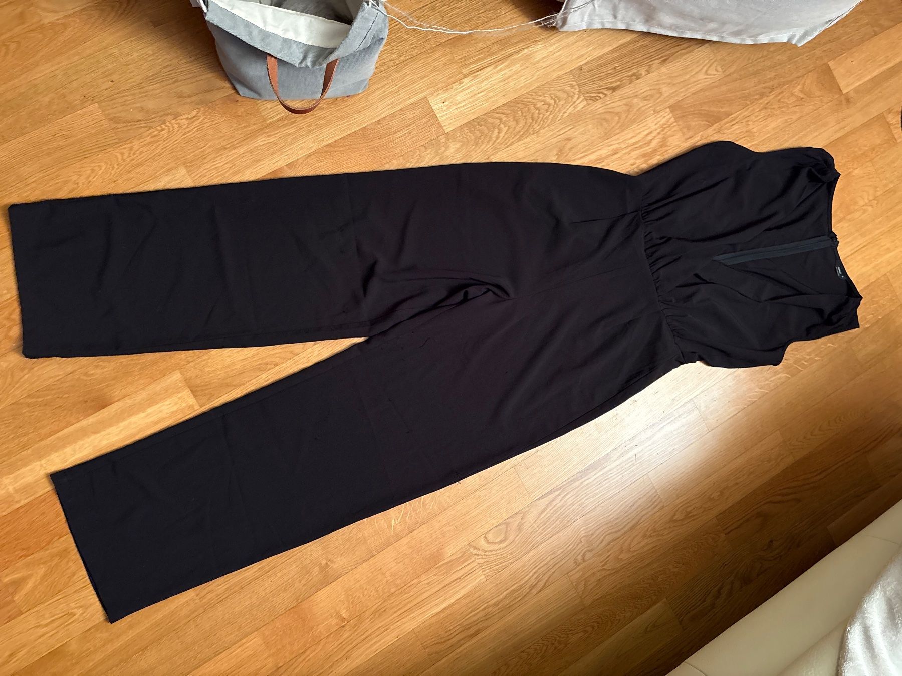 Only Tute: Schwarzer Jumpsuit von Only – Usato da Stein AG venduto da eli_2jtj