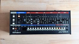 Roland JU-06A inkl. original Stand und Decksaver
