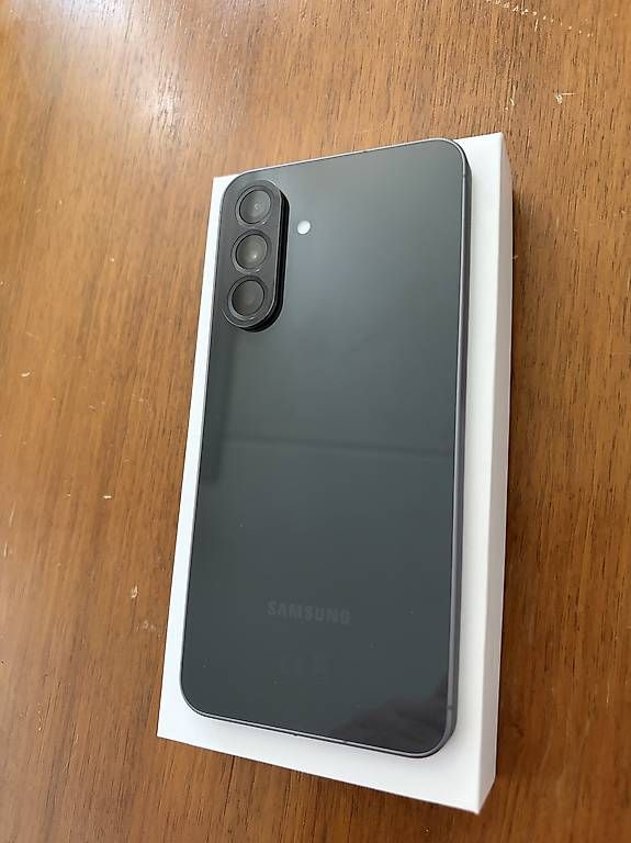 Samsung Handys / Smartphones: Samsung Galaxy A56 256GB Neuwertig – Neu (gemäss Beschreibung) aus Zwillikon von pascalfroehlich 1