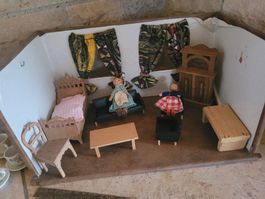 Puppenhaus aus Holz, Vintage, Retro, mit Möbeln und Geschirr