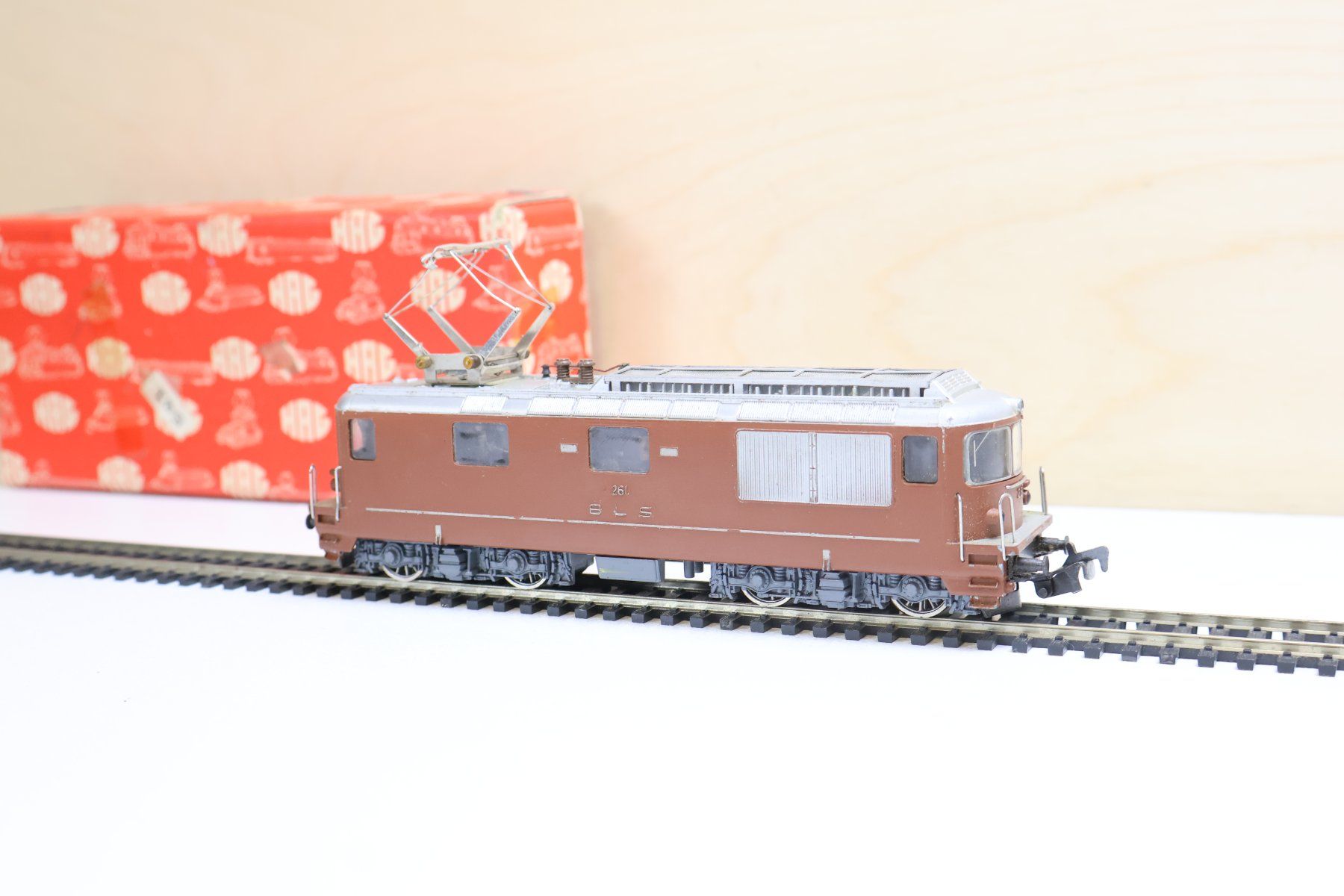 Hag Modellini di ferrovie: HAG BLS Re 4/4 E-Lok - H0 DC – Usato da Winterthur venduto da Monstera 2