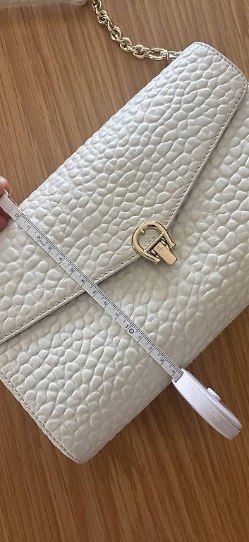 Aigner Borse da donna: Tasche Aigner Clutch weiß Leder – Usato da Zürich venduto da car_9sdb 2