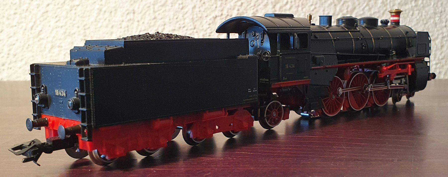 Märklin Modelleisenbahnen: MÄRKLIN:DB DAMPFLOK BR 18 MFX DIGITAL MIT RAUCHSATZ – Gebraucht aus Biglen von taunus82 3