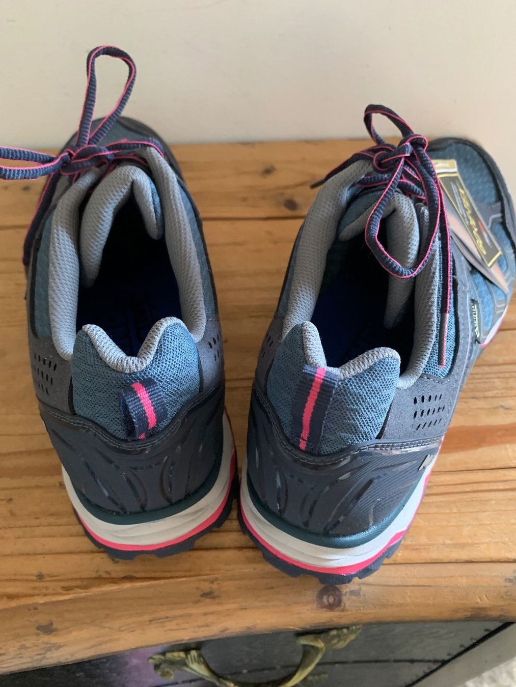 Meindl Scarpe da donna: MEINDL Gore-Tee Wanderschuhe Trekkingschuhe Gr. 41 **NEU** – Nuovo e nell'imballaggio originale da Meiringen venduto da luanik 3