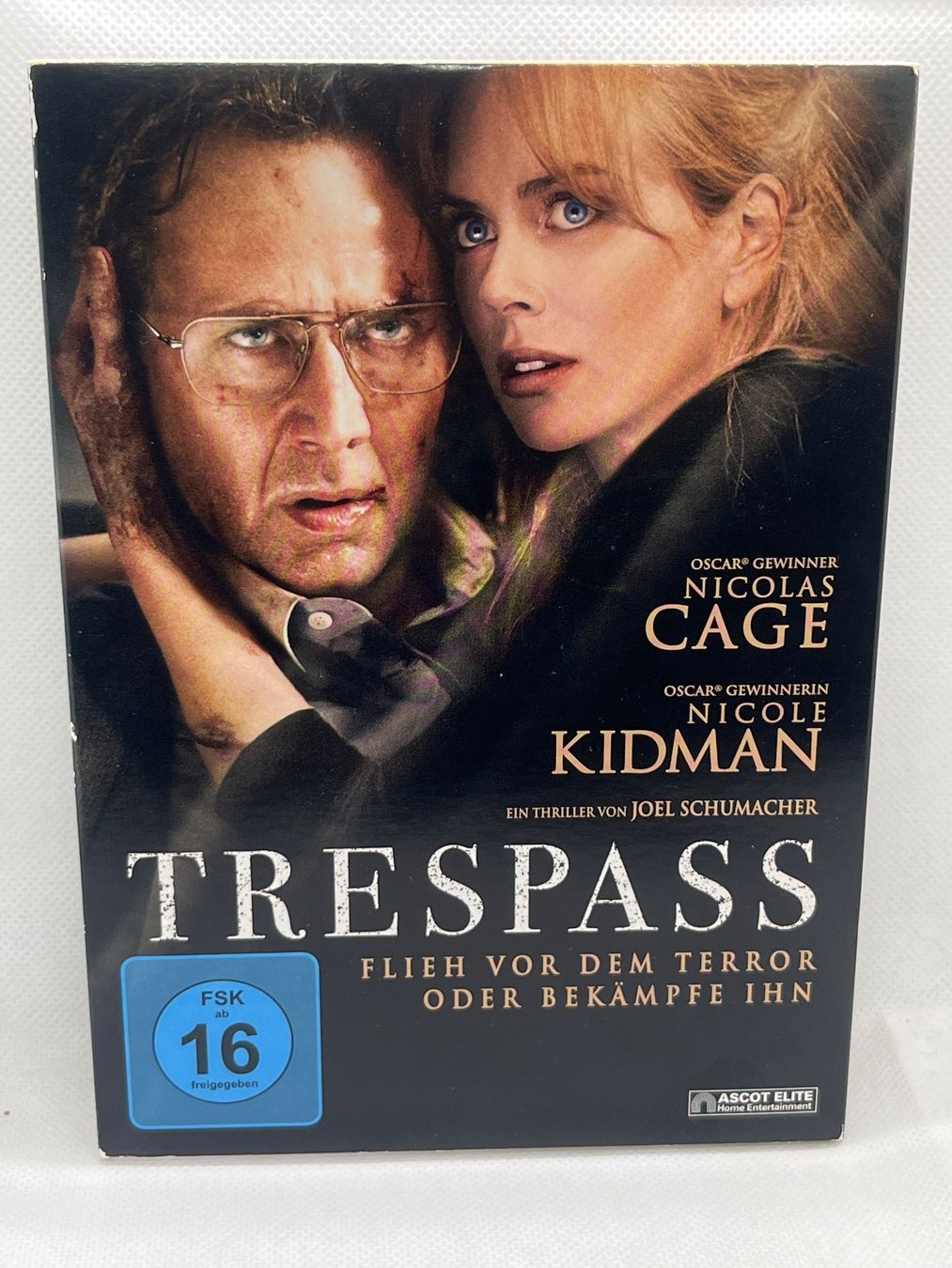 Tutti i DVDs: DVD Trespass – Flieh vor dem Terror oder bekämpfe ihn mit Ni – Usato da Hinterkappelen venduto da Kim1992