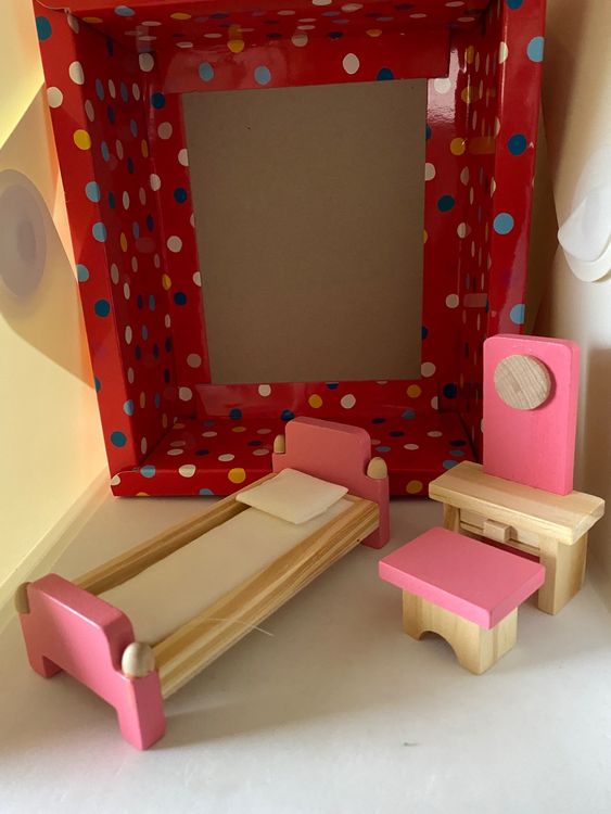 Chaise Miniature Rouge Pour Maison De Poupées - 9x3,7 Cm En Bois - Décoration, Accessoire Jouet Créatif
