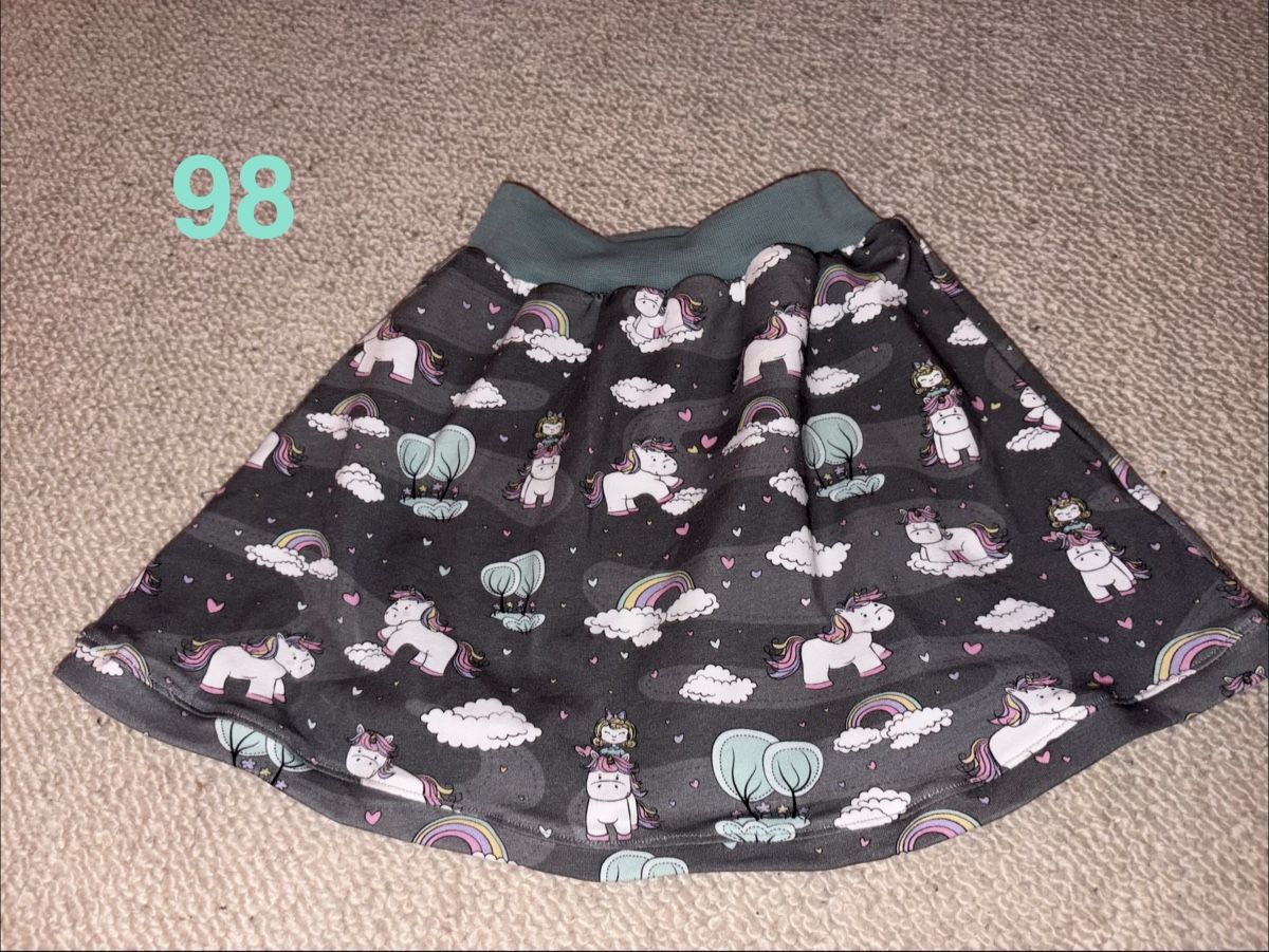 Robes et jupes: Neues Handmade Jersey Jupe 98 – Neuf avec emballage d'origine à Latterbach par eselin23