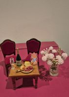 Möbelset mit Zubehör für Puppenhaus/Puppenstube