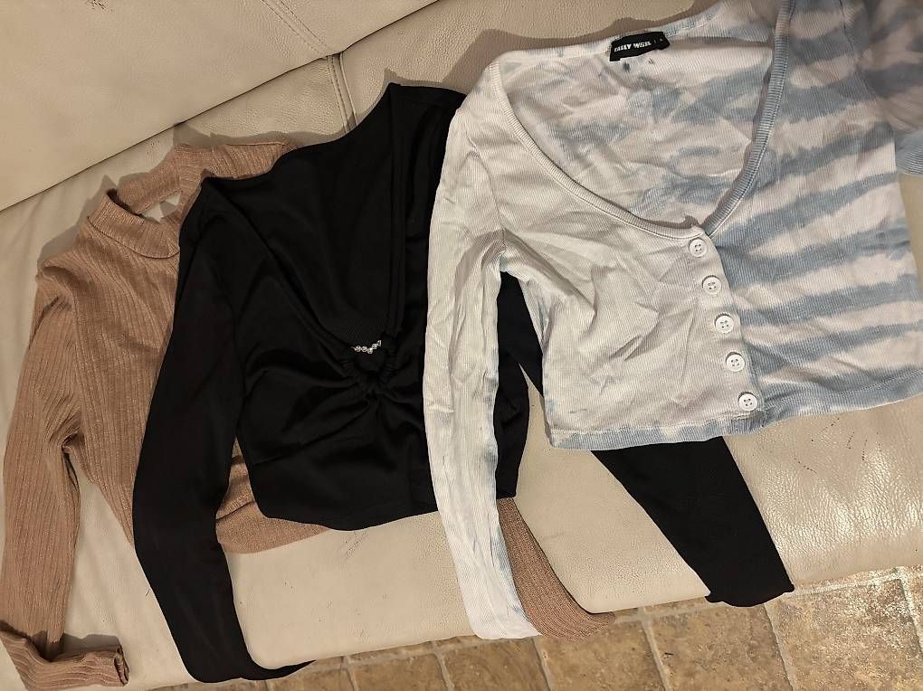 Pullover & Sweatshirts: 3x longsleeve croptop S – Gebraucht aus Interlaken von noe_v887