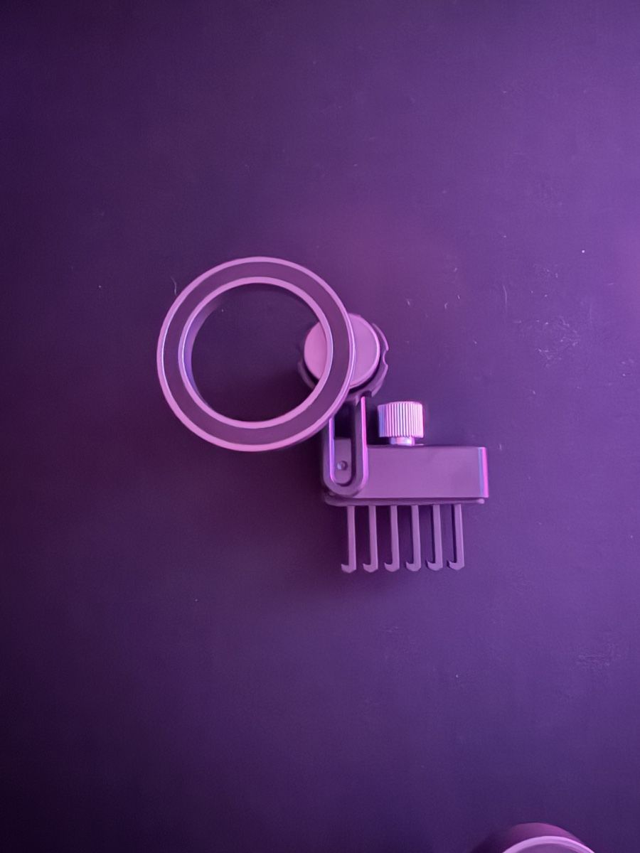 Staffe: Support téléphone MagSafe pour Tesla Model 3/Y Legacy – Nuovo (secondo la descrizione) da Boudry venduto da Filipe.Moreira 1