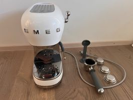 Smeg Espressomaschine weiss mit Siebträger Zubehör
