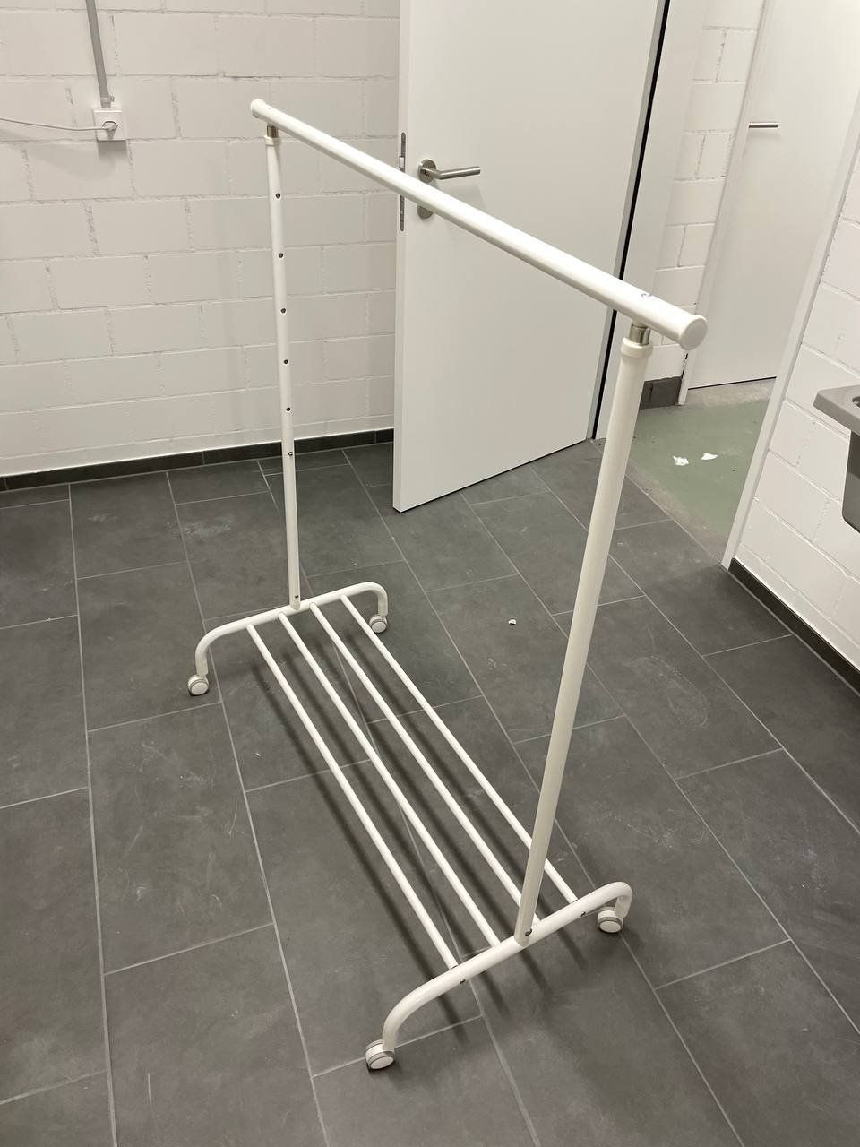Ikea Guardaroba: IKEA RIGGA Kleiderständer höhenverstellbar – Usato da St. Gallen venduto da dpilipenka