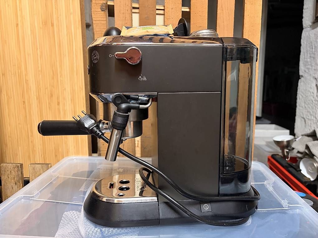 De'Longhi Macchine per caffè & Macchine per espresso: DeLonghi Kaffeemachine inkl. Milchschäumer – Nuovo (secondo la descrizione) da Basel venduto da cla_f5hs