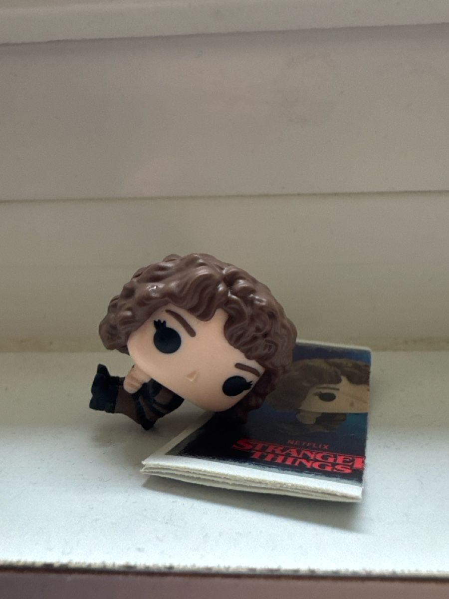 Funko Statuette: Stranger Things Funko Kinder Joy - Nancy – Usato da Zürich venduto da thishoyaofmine