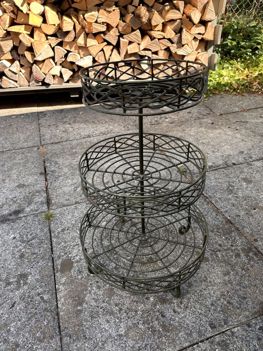 Altro in Decorazioni & Accessori: Etagere für Garten – Usato da Wetzikon ZH venduto da s.ochsner