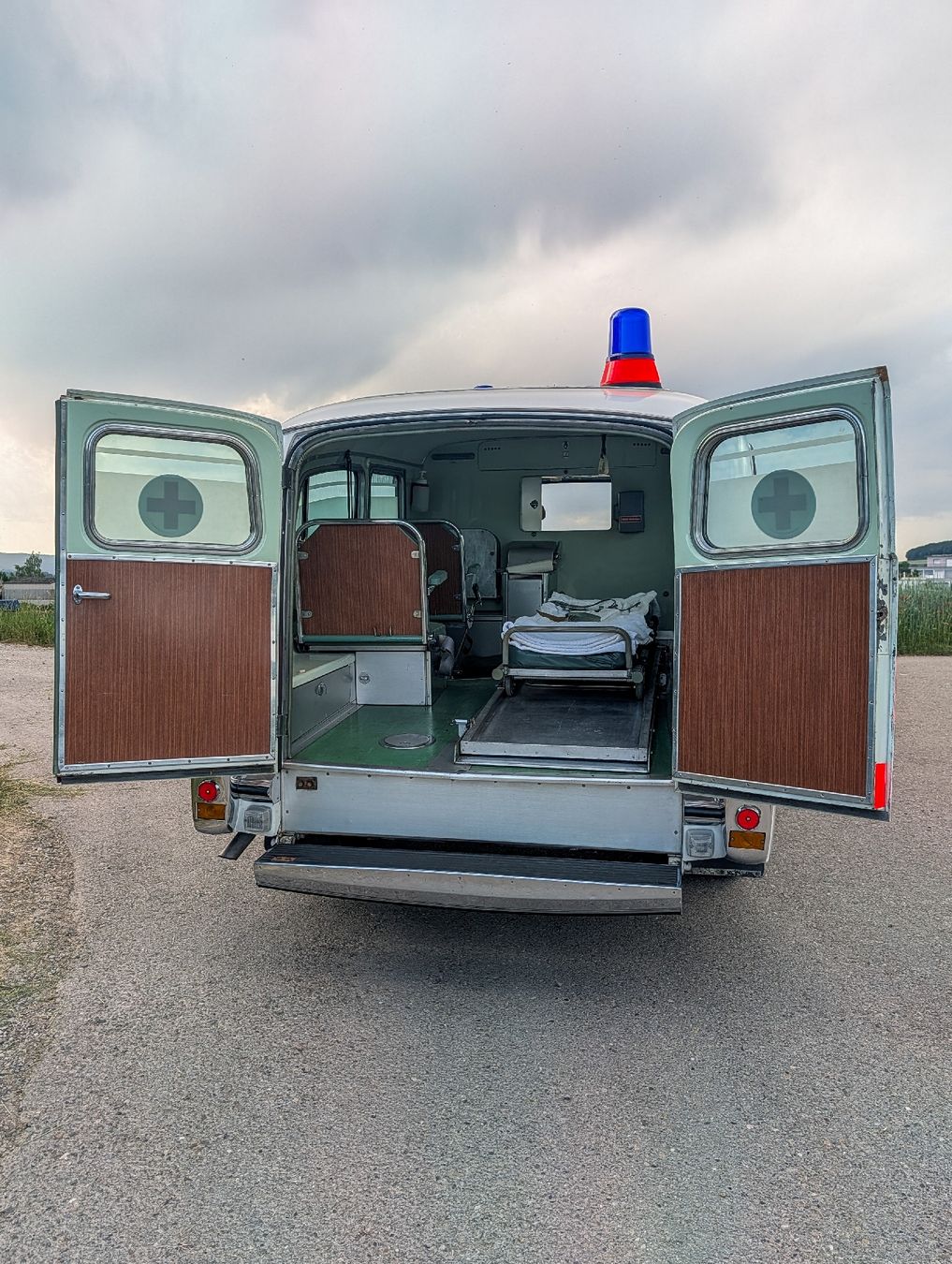 Cadillac Automobili: Cadillac Krankenwagen – Usato da Schlatt TG venduto da Rostlaube 6