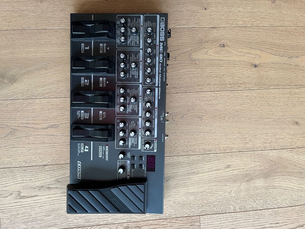 Boss ME80 MultieffektPedalboard inkl. Tragtasche Kaufen auf Ricardo