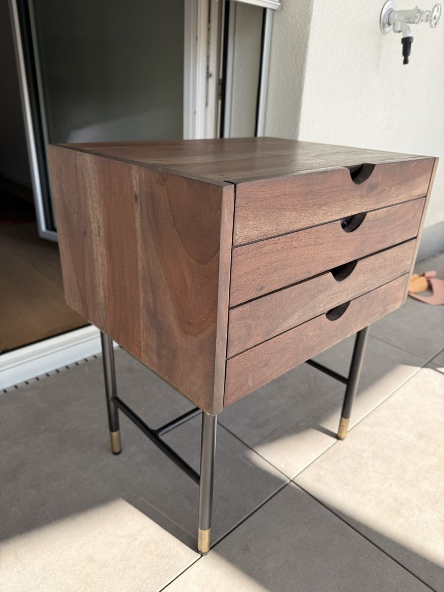 Maisons du monde Tables de nuit: Natural wood bed side table  – D'occasion à Edlibach par par_8h7s 1