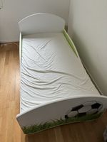 Kinderbett mit Fussballmotiv