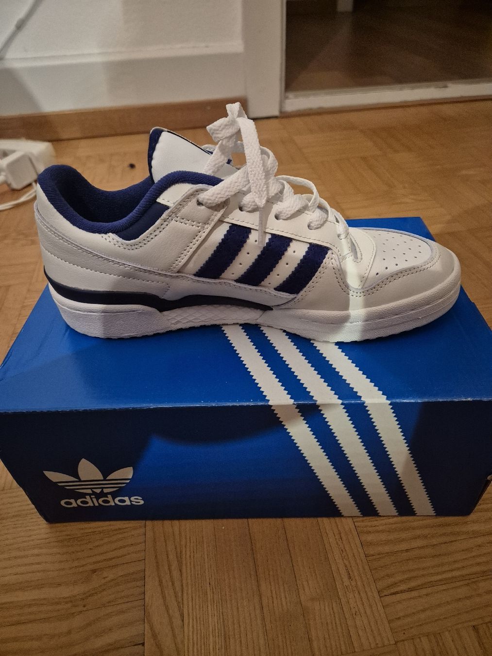Scarpe da uomo: Adidas Forum Low T.39.5 – Nuovo e nell'imballaggio originale da Neuchâtel venduto da manelm13 1