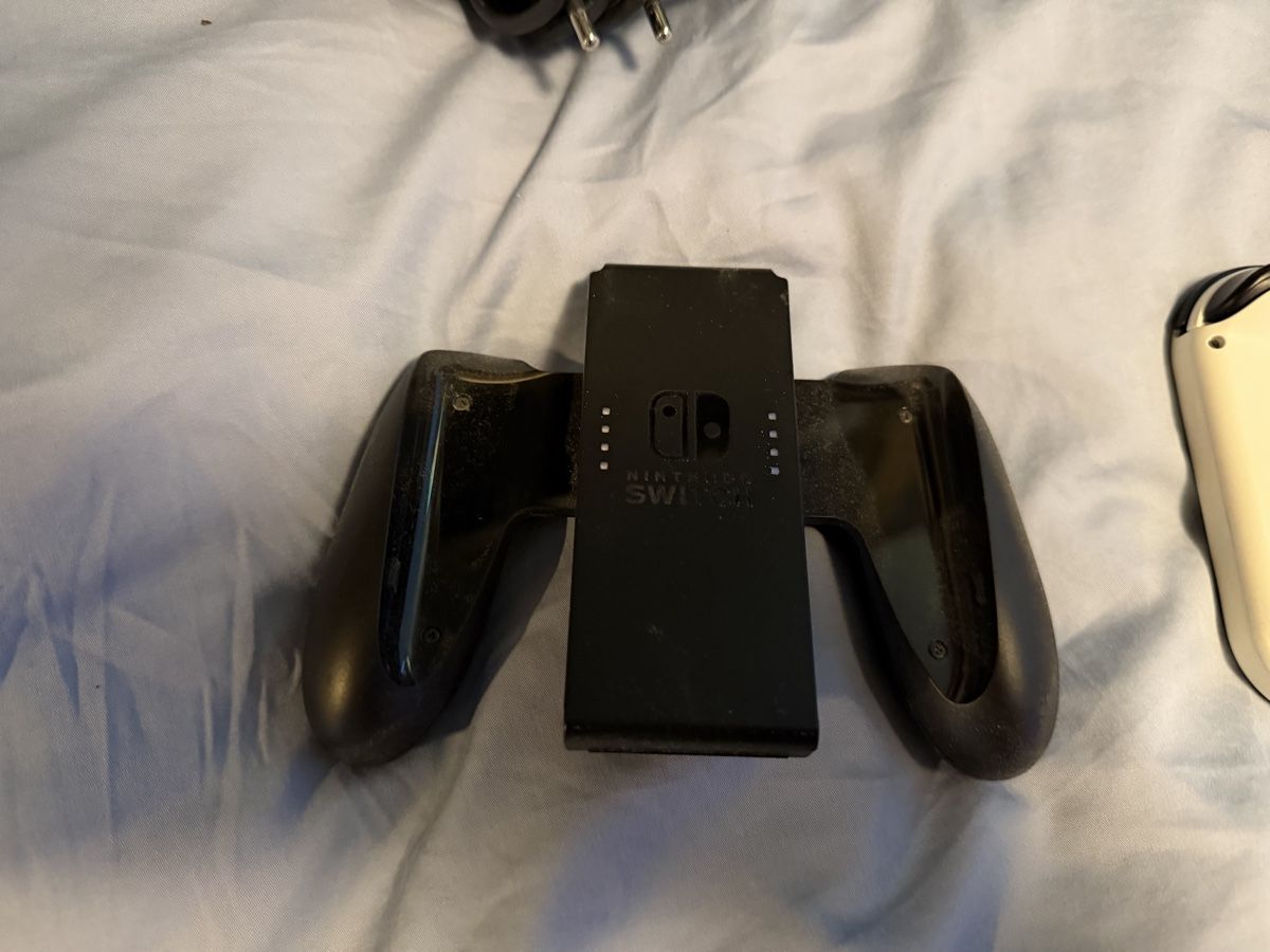 Nintendo Consoles: Nintendo Switch OLED mit Pro Controller – D'occasion à Worb par rme23 5