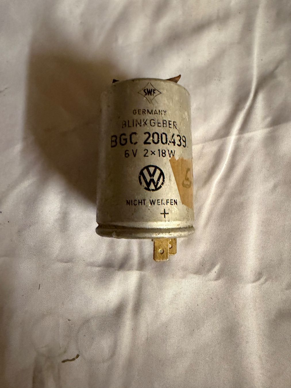 Volkswagen Tutti pezzi di ricambio auto: VW Käfer Oldtimer Blinkgeber BGC 200439, 6 Volt, BILIGE teil – Usato da Luzern venduto da Basa73