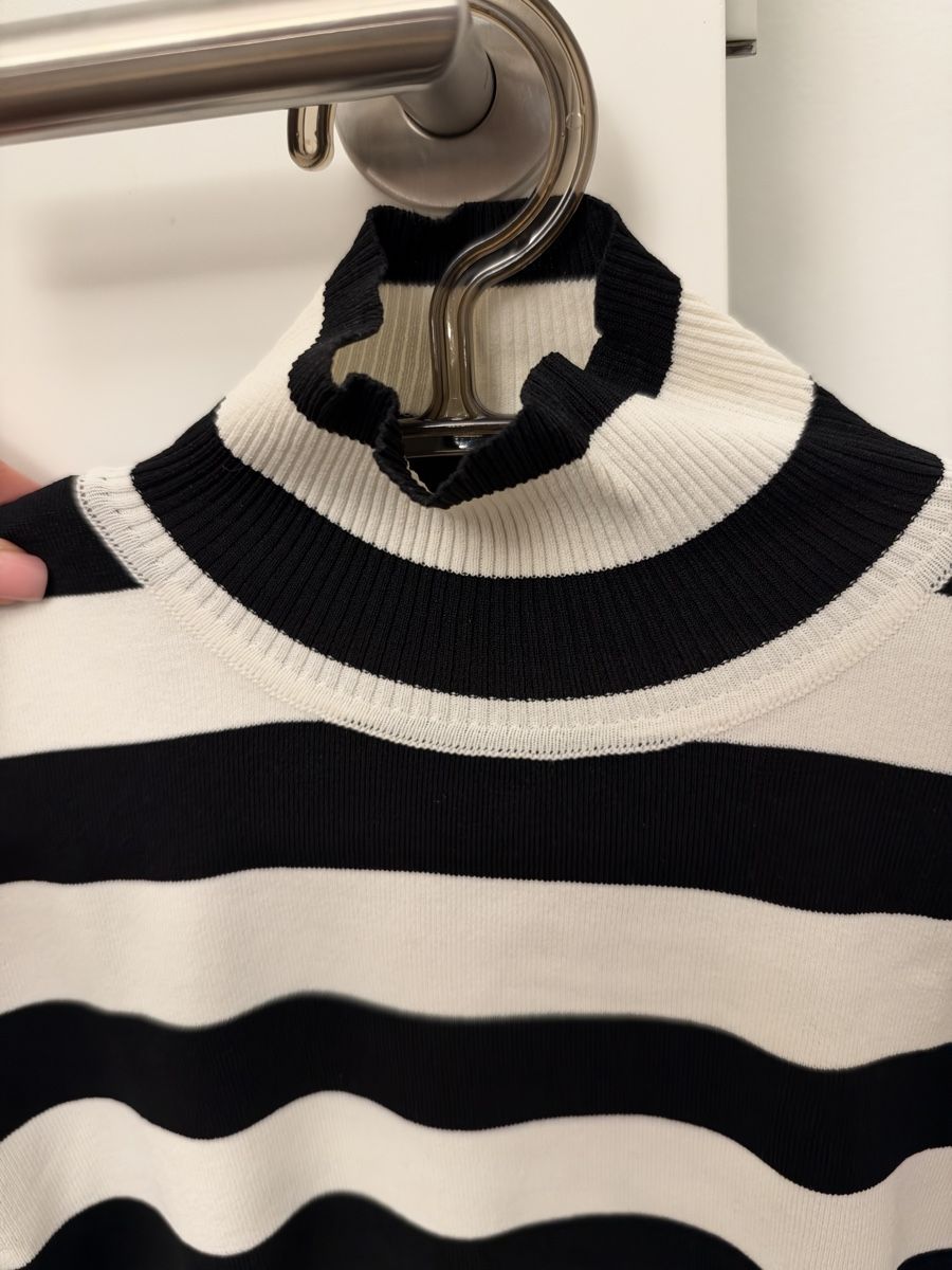 Maglioni & Felpe: Black & White Striped Turtleneck Sweater – Nuovo (secondo la descrizione) da Meggen venduto da nik_5g2v 3
