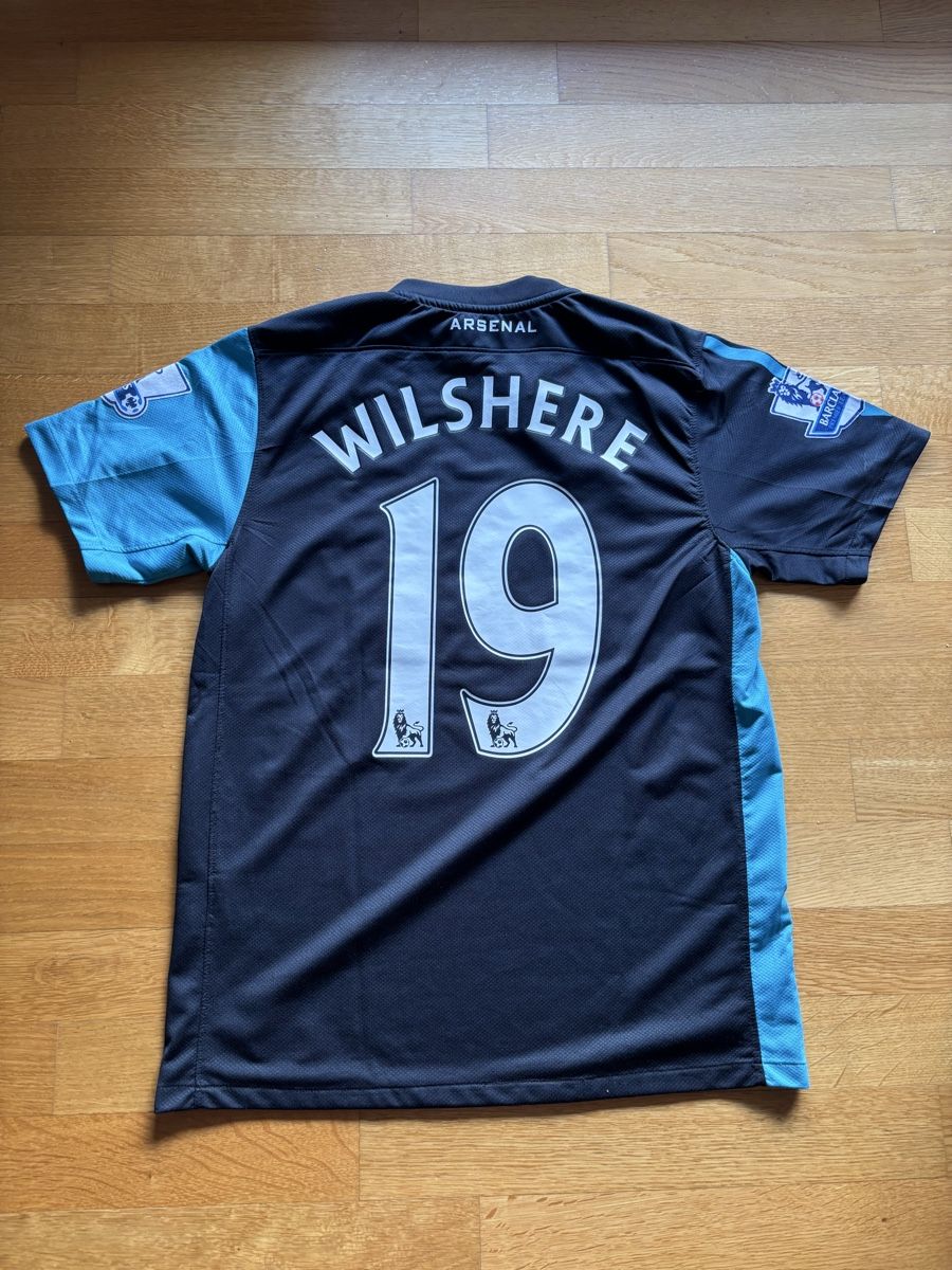 Nike Maillots de corps & Pantalons: Fussballtrikot Arsenal Saison 11/12 mit Wilshere – D'occasion à Winterthur par Domihofmann 1