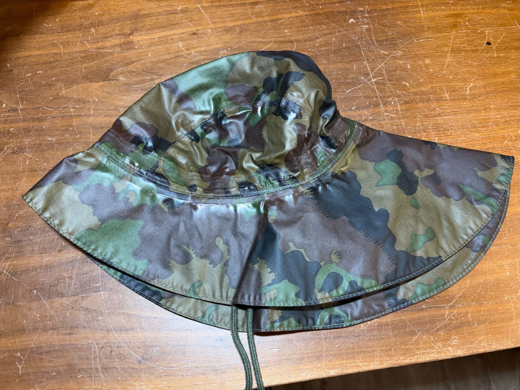 Schweizer Armee Copricapi, berretti & cappellini: Regenhut, Fischerhut Schweizer Armee, Grösse M – Usato da Belp venduto da Tomsek