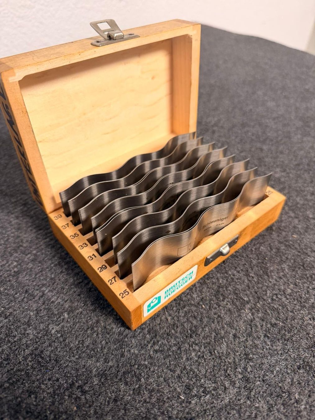 Swiss Tutti gli attrezzi: Jeu de cales / Parallelunterlage Set – Usato da Feldbrunnen venduto da Uretab