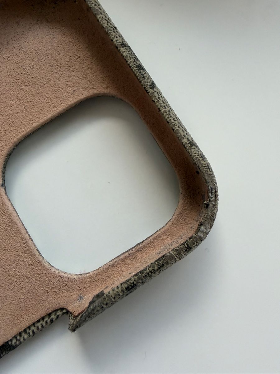 Gucci Coques & Protection écran: Gucci Handyhülle Iphone 16 pro Max – D'occasion à Hünenberg See par Eleonora0 4