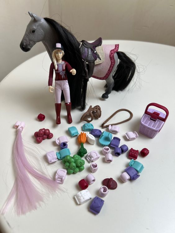 Schleich Horse Club Pferd mit Mähne, Reiterin und Zubehör | Kaufen auf