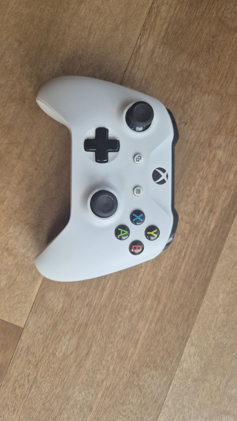 Microsoft Console: Xbox one Controller weiss – Nuovo (secondo la descrizione) da Erlenbach ZH venduto da lui_n2rl 2