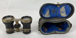 Opernglas aus Messing mit Lederüberzug und Etui