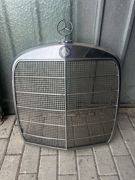 Mercedes-Benz Tutti pezzi di ricambio auto: Mercedes grill – Usato da Birr venduto da Numer-01